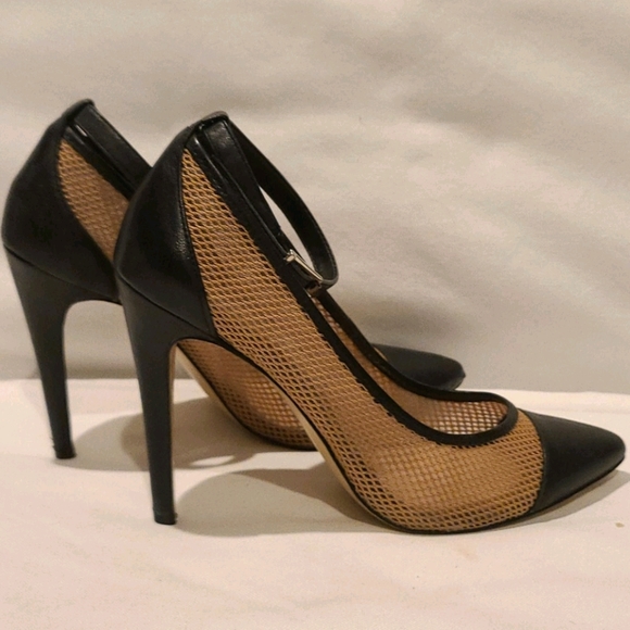 BCBG Heels 👠 - Picture 4 of 7